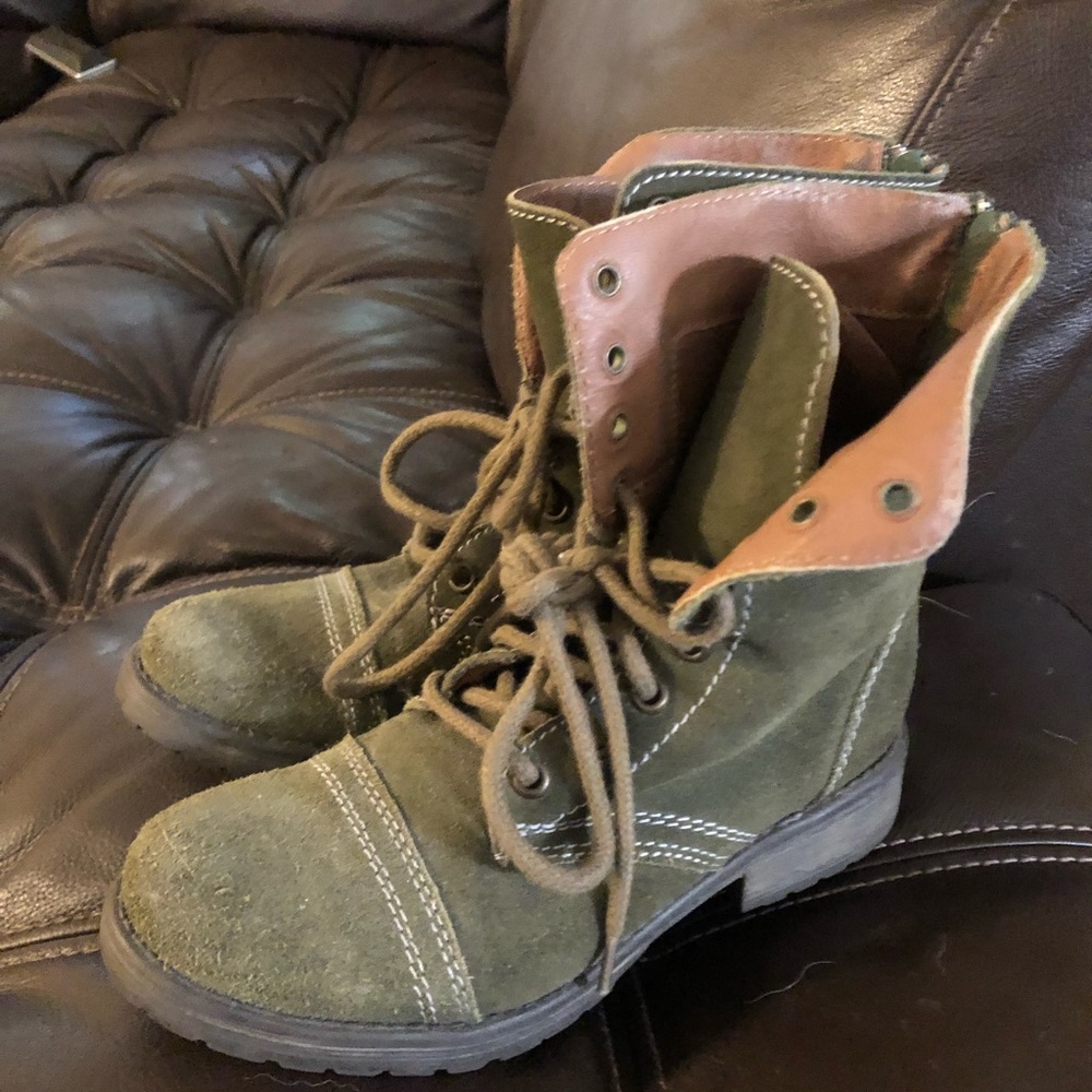 Combat boots with back zipper and army green